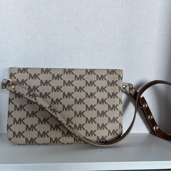 Michael Kors small bag - Picture 2 of 9